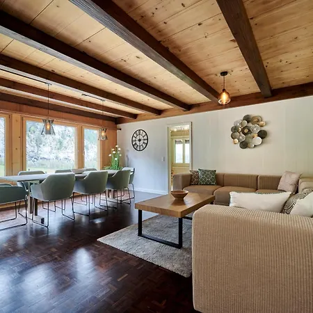 Chalet Mountain Love, Spectacular Views, Spacious & Luxurious *