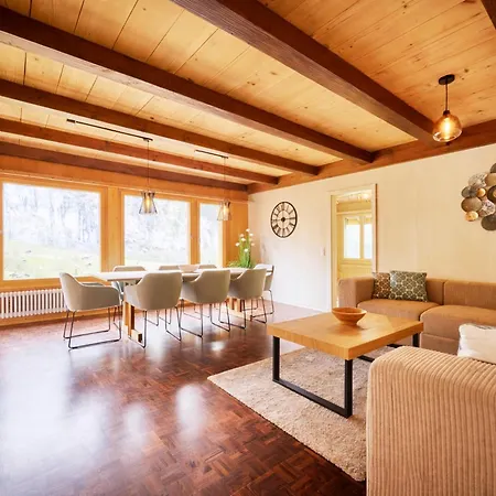 木屋 Mountain Love, Spectacular Views, Spacious & Luxurious 劳特布龙嫩