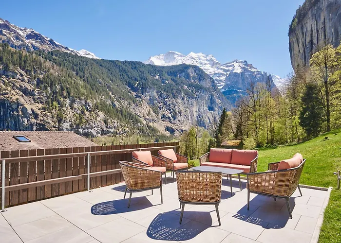 Mountain Love, Spectacular Views, Spacious & Luxurious 木屋 劳特布龙嫩