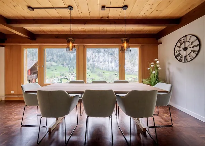 木屋 Mountain Love, Spectacular Views, Spacious & Luxurious 劳特布龙嫩