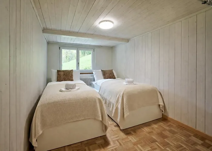 Mountain Love, Spectacular Views, Spacious & Luxurious 木屋 劳特布龙嫩