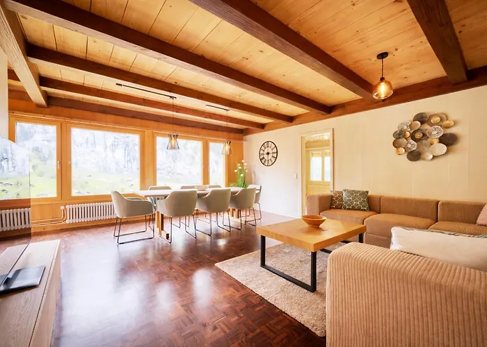 木屋 Mountain Love, Spectacular Views, Spacious & Luxurious 劳特布龙嫩