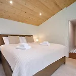 Mountain Love, Spectacular Views, Spacious & Luxurious Dağ evi